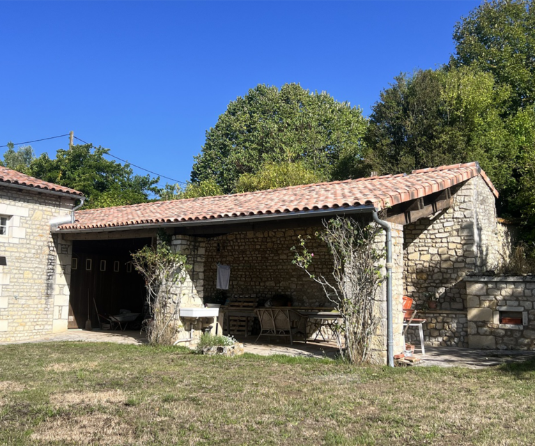 Entretien et travaux de toiture à Puy-du-Lac, proche de La Rochelle, Ile de Ré, Ile d'Aix