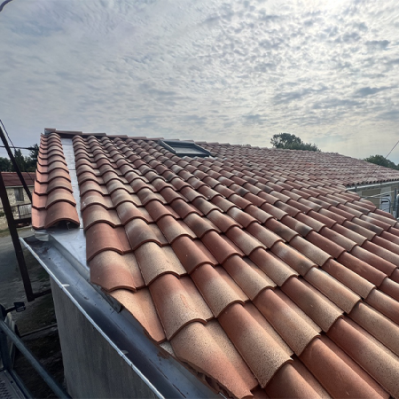 Maison rénovée en couverture Puy-du-Lac et Saintes