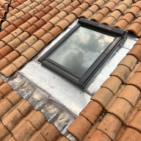 Installation fenêtre de toit artisan couverture Puy-du-Lac